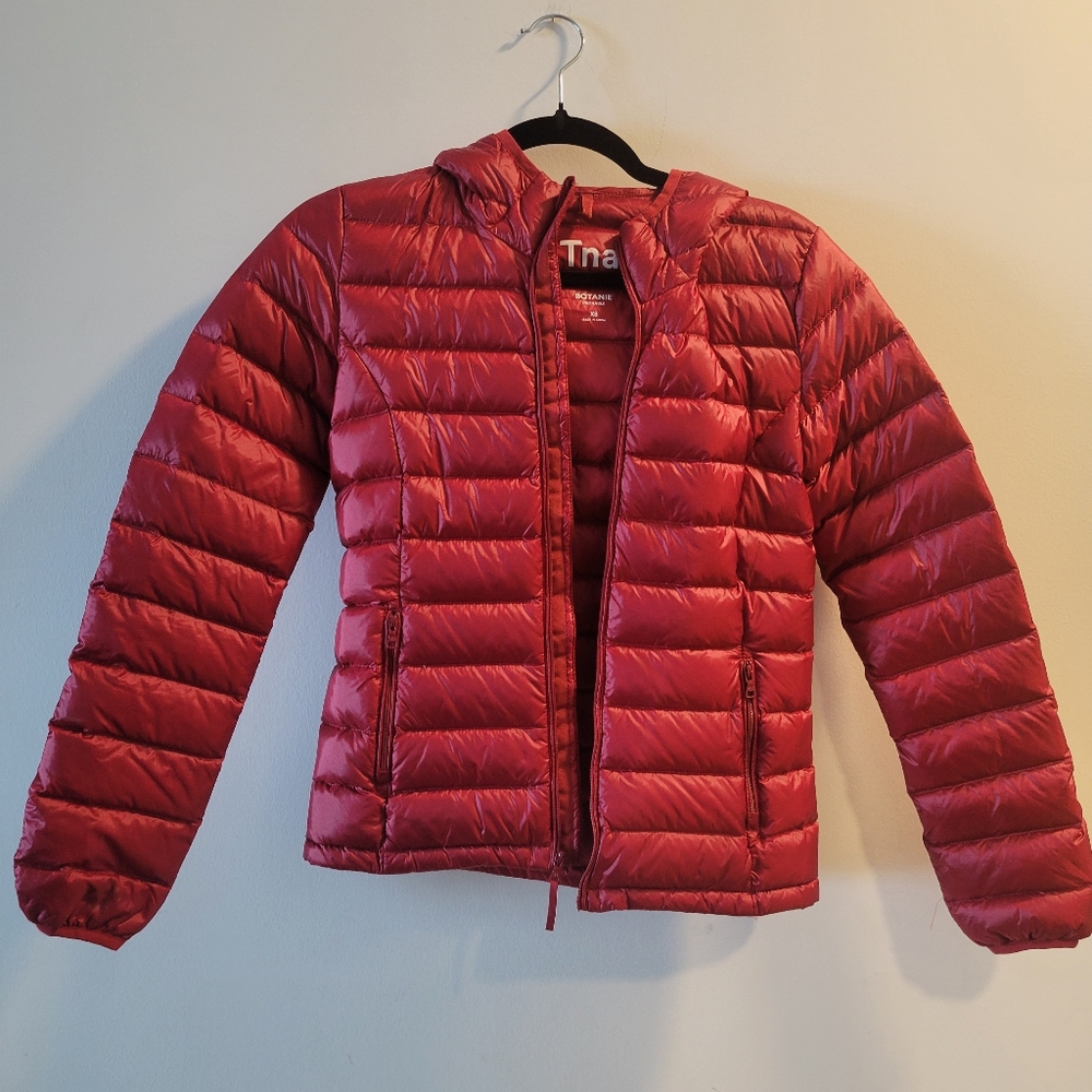 Aritzia TNA Red Botanie Goose Down Bubble Jacket